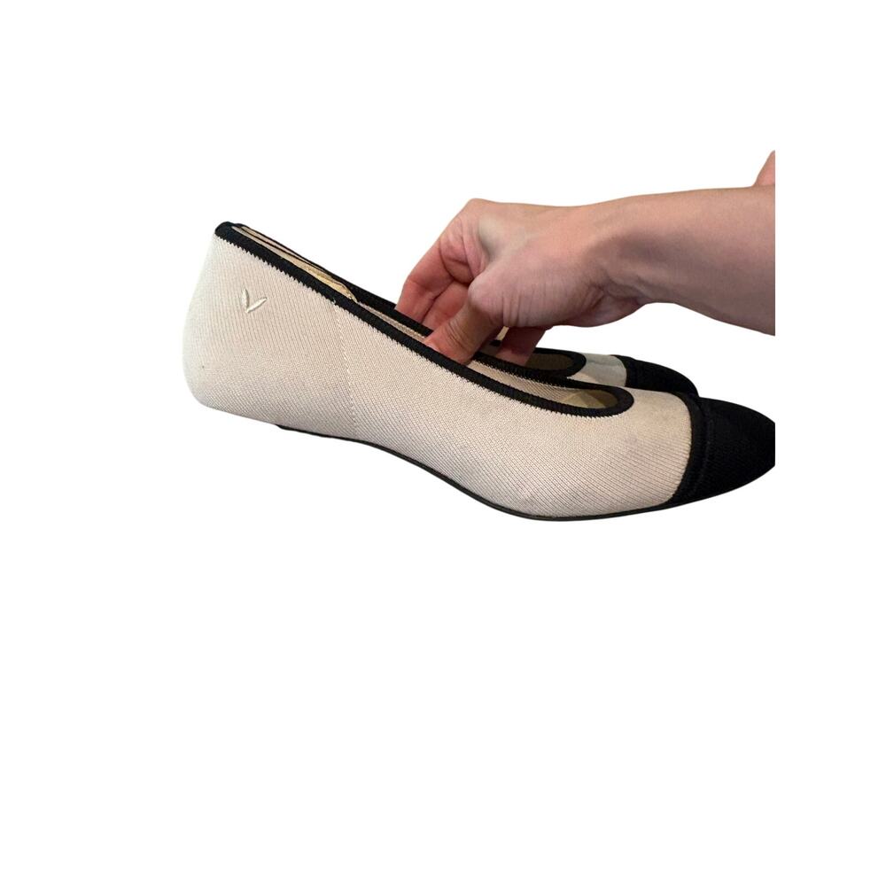 VIVAIA Julie Arch Pro Almond-Toe Chunky Heels in Ivory & Black. 39.5